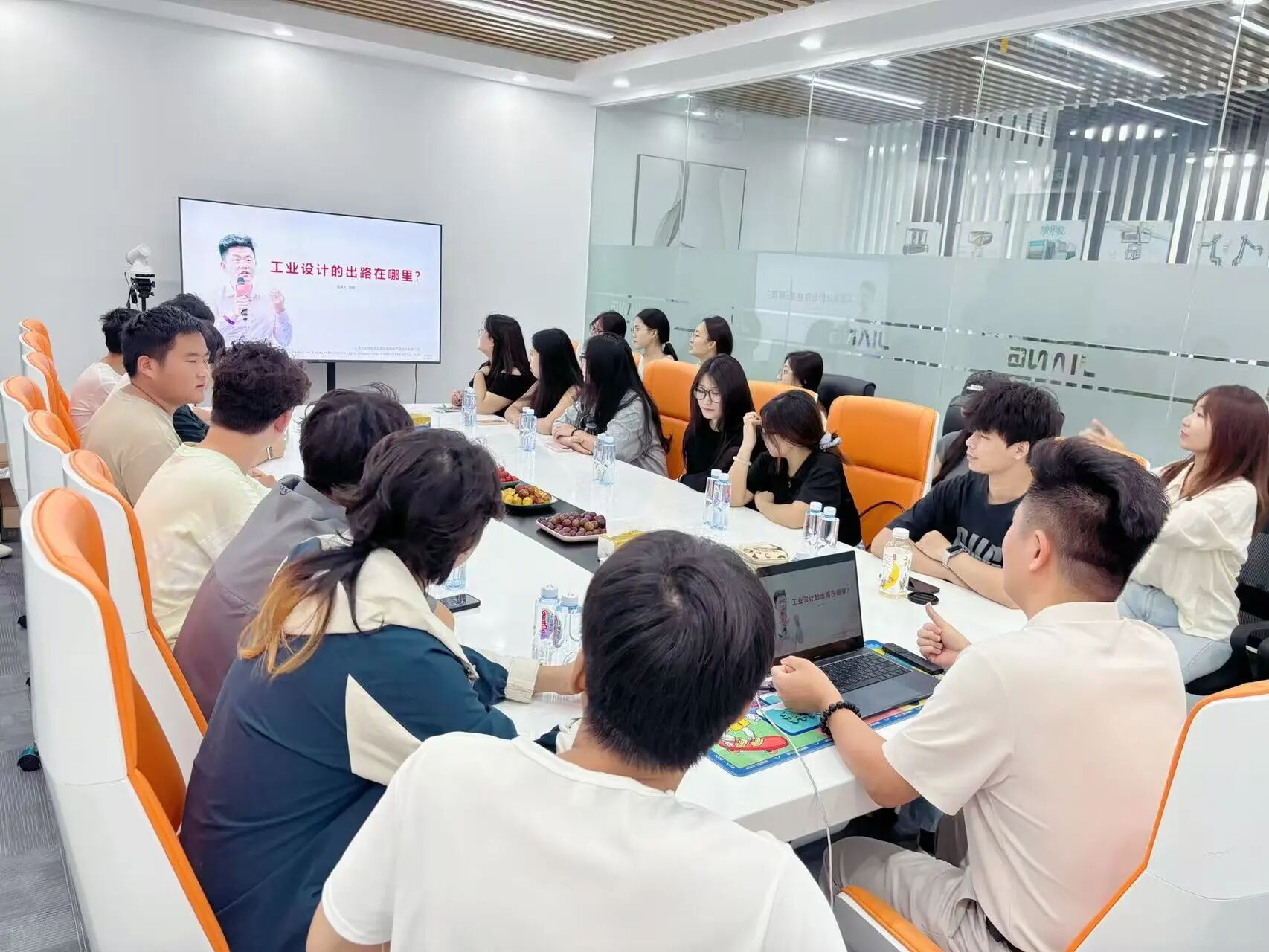 北海藝術設計學院師生走進匠品設計--探討工業設計的出路在哪里？